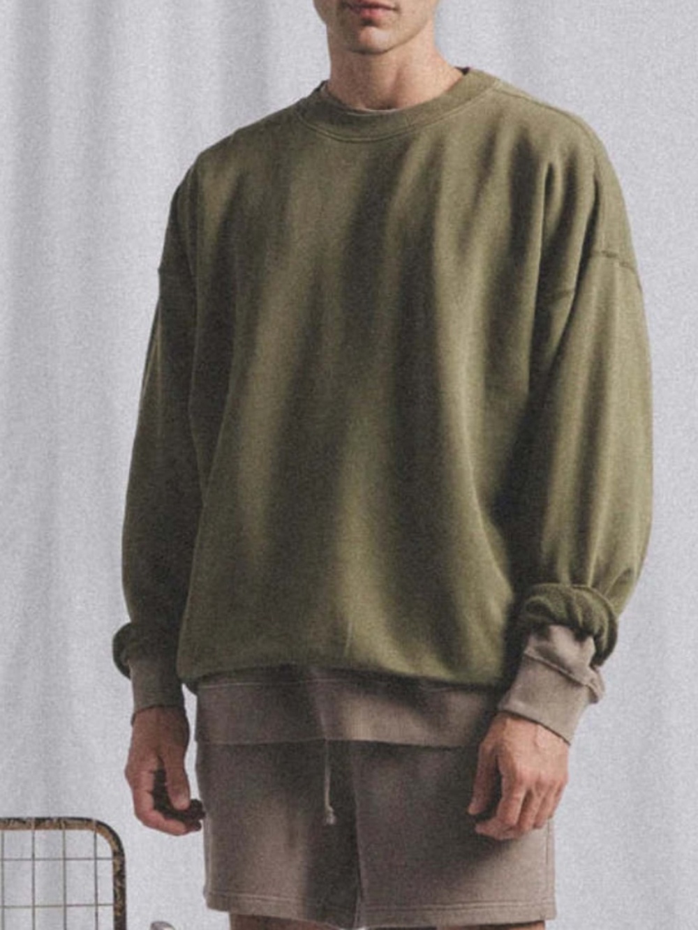 Elwood Core Oversize Crewneck Sweatshirt Vintage Olive Size Medium Unisex NWT